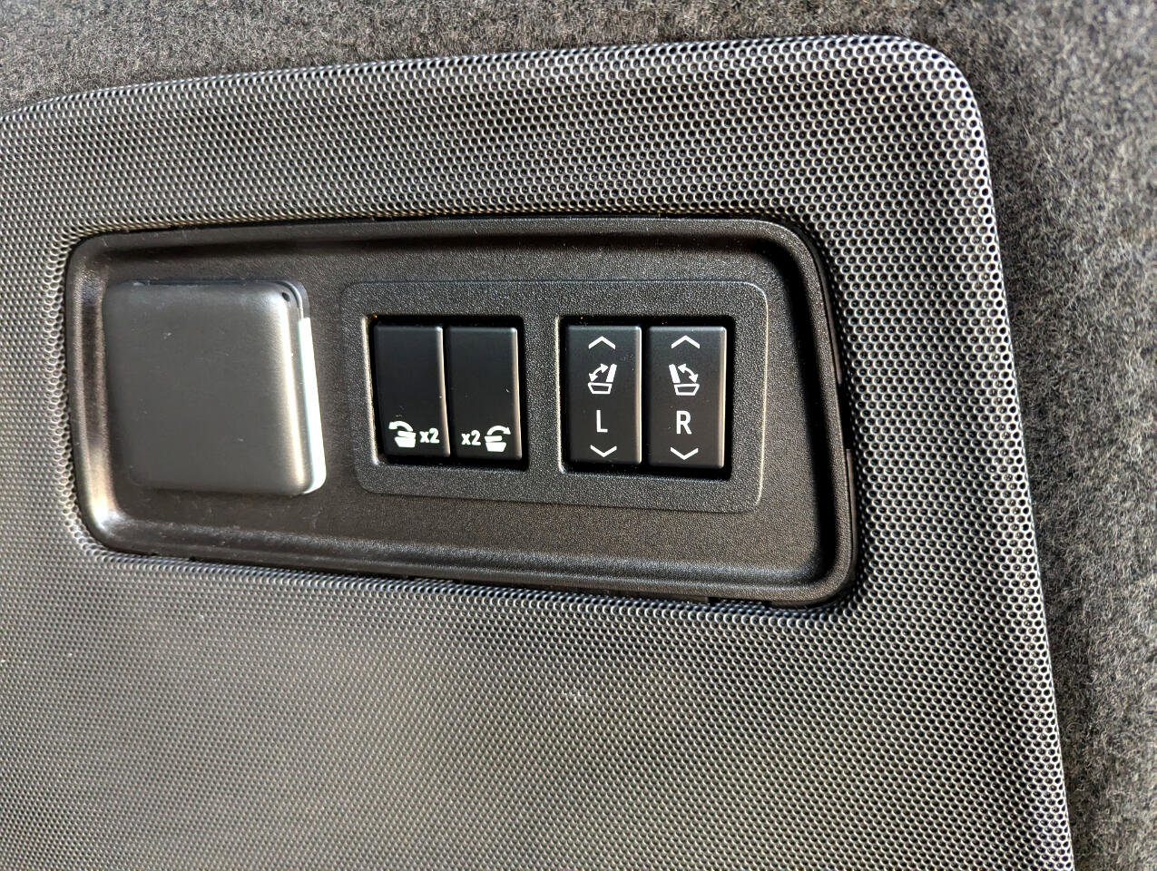 Used 2022 Cadillac Escalade ESV Sport Platinum image 55