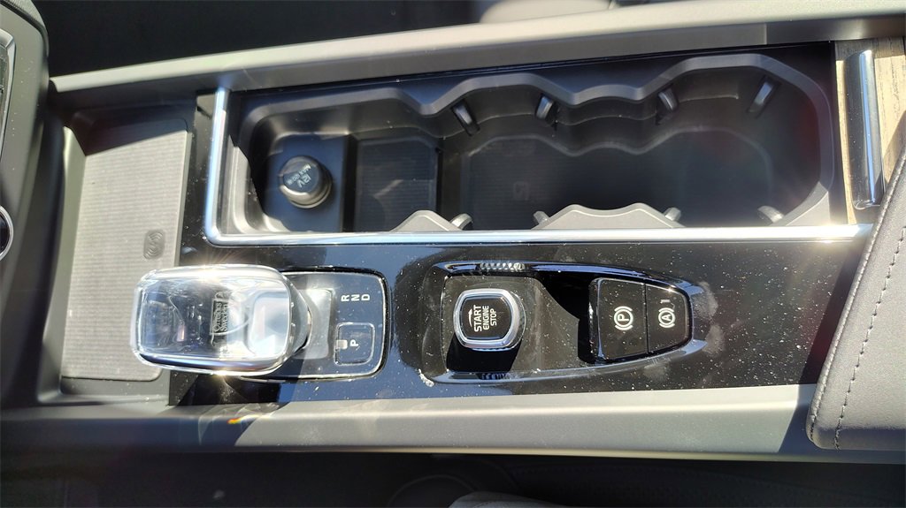 New 2026 Volvo XC60 B5 Plus w/ Climate Package image 24