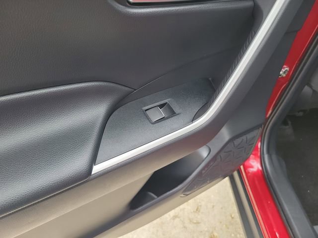 Used 2022 Toyota RAV4 XLE w/ Convenience Package image 10