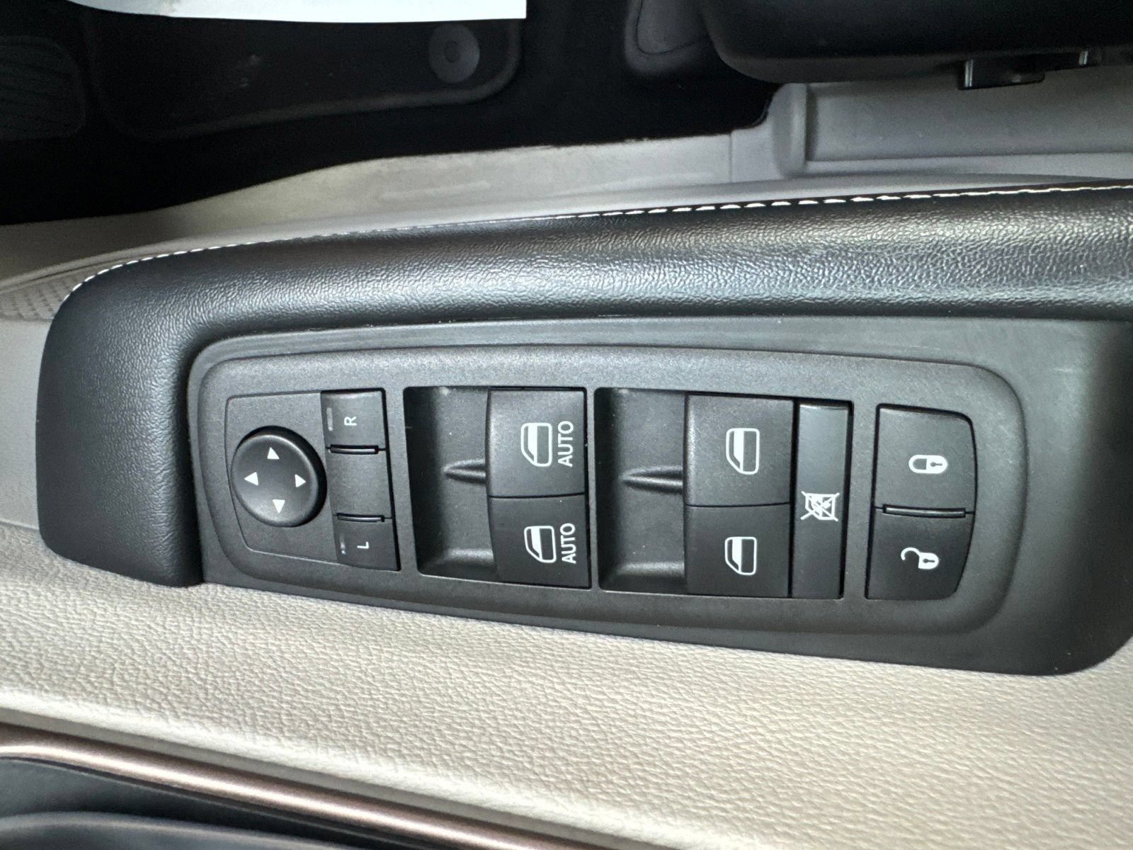 Used 2022 Chrysler Voyager LX FWD image 21