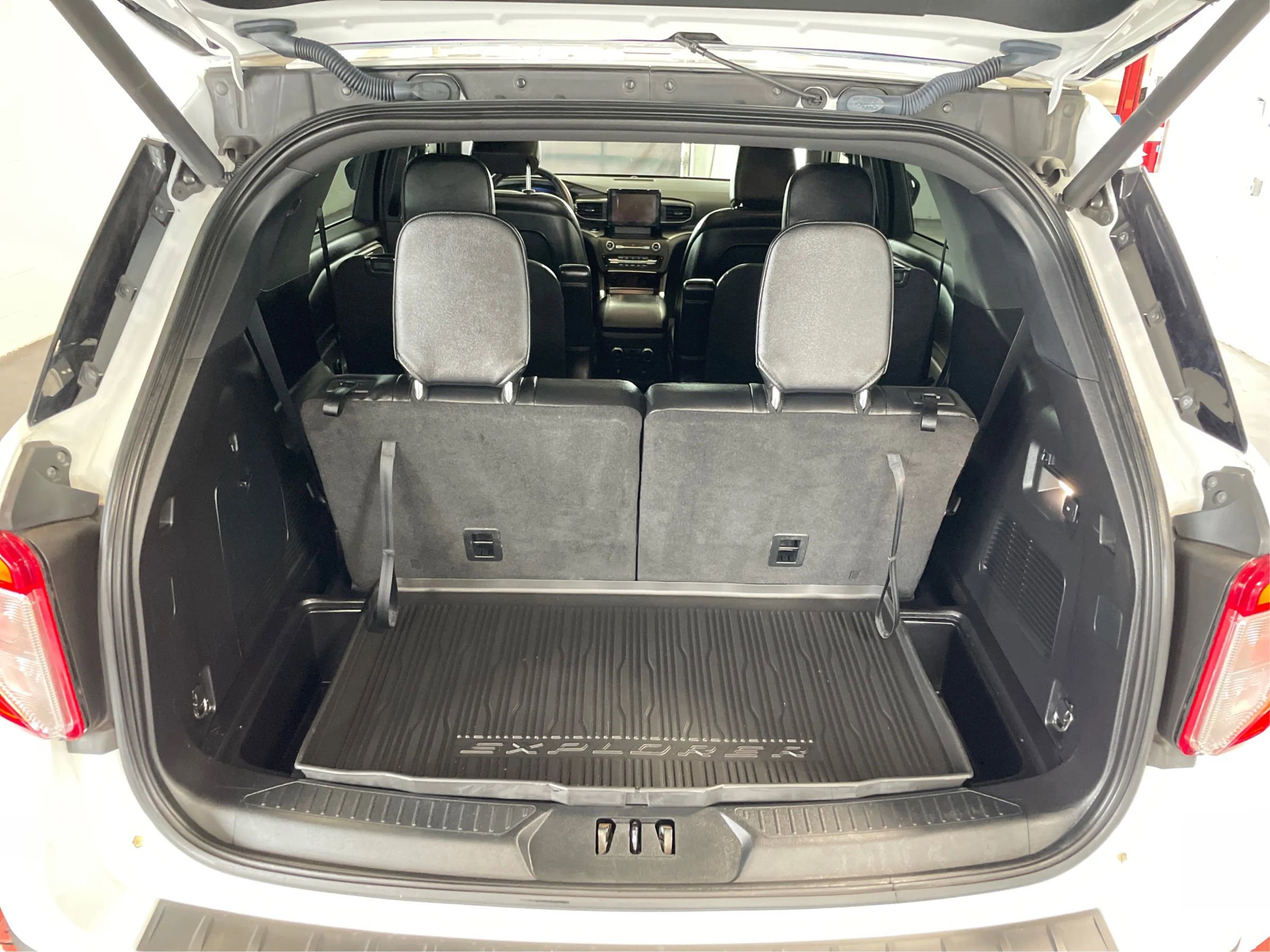 Used 2020 Ford Explorer XLT w/ Equipment Group 202A image 12