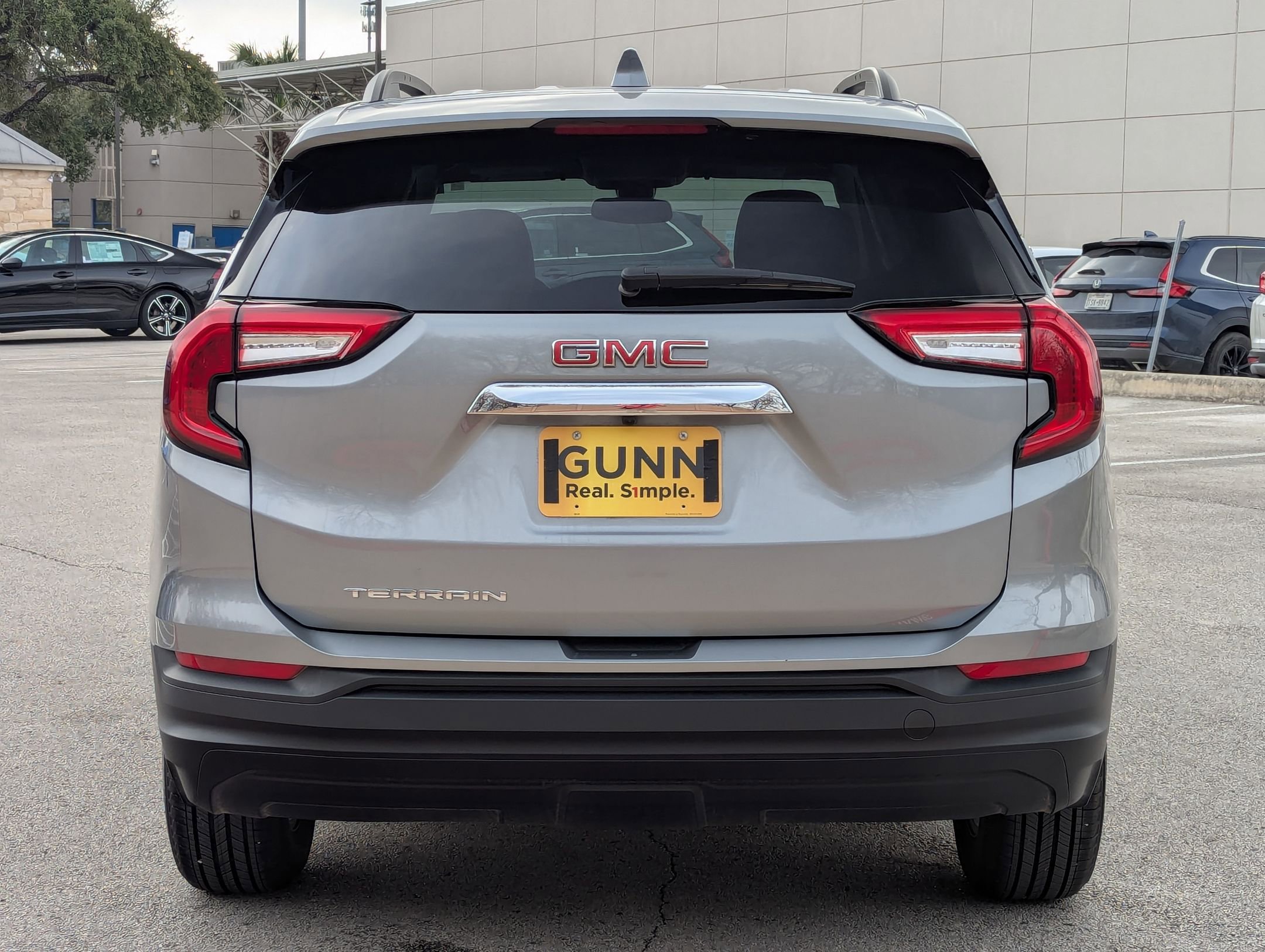 Used 2024 GMC Terrain SLE w/ Driver Convenience Package image 5