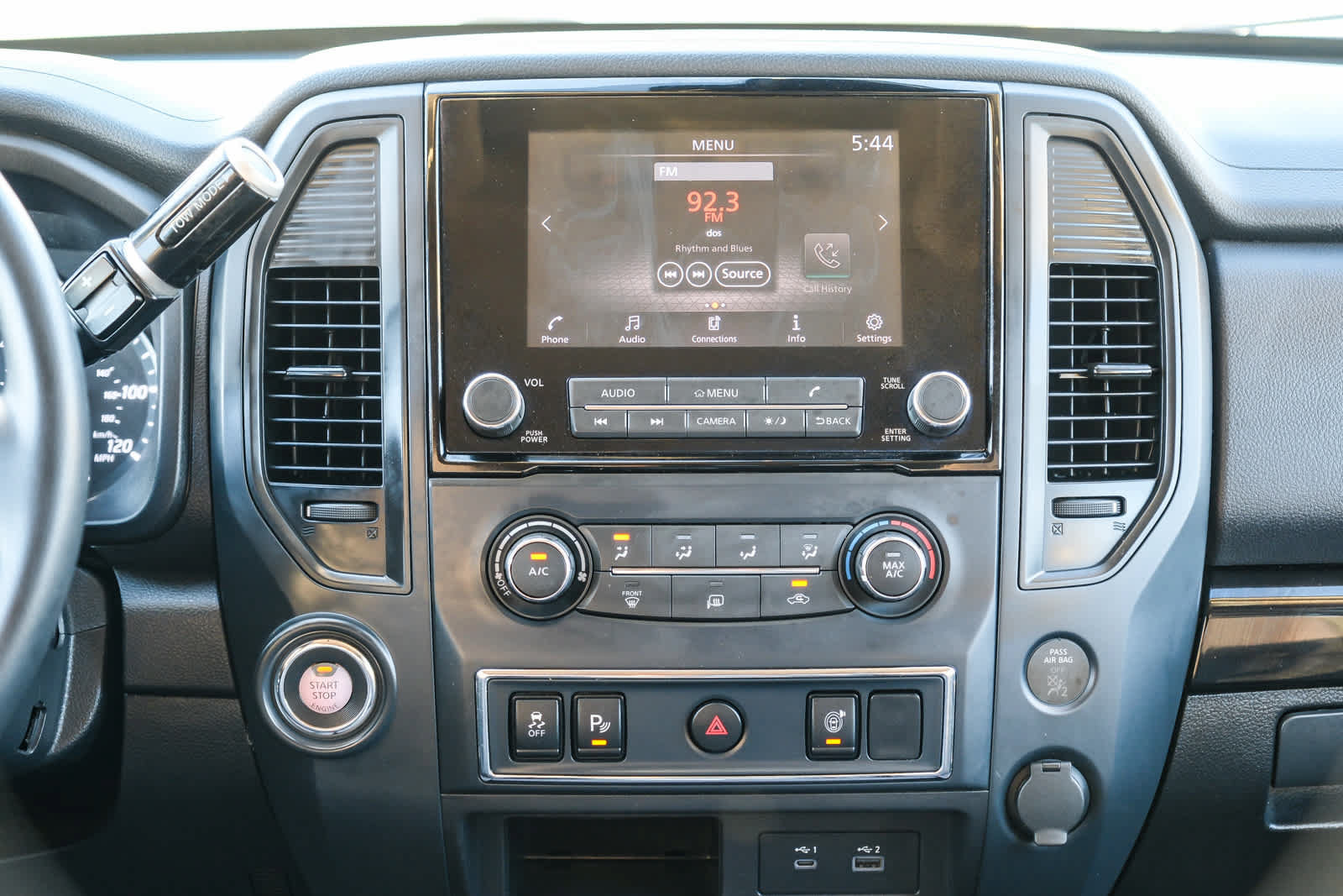 Used 2022 Nissan Titan SV RWD image 14