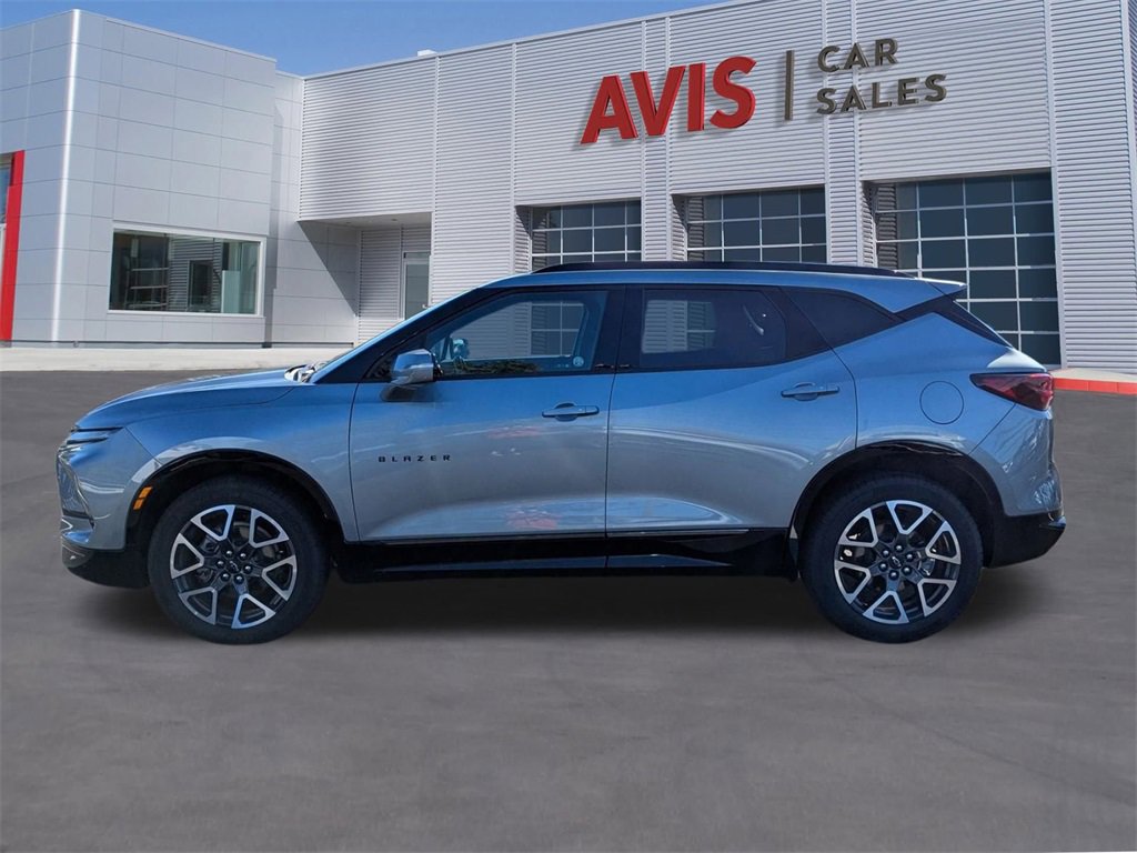 Used 2025 Chevrolet Blazer RS image 2