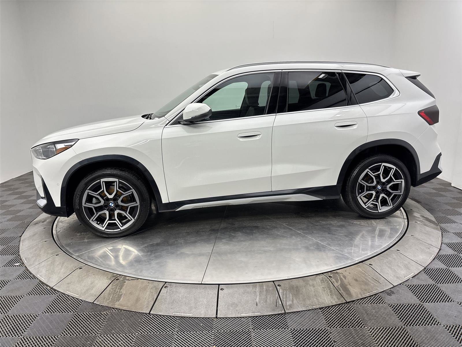 Used 2025 BMW X1 xDrive28i w/ Convenience Package AWD/4WD image 16