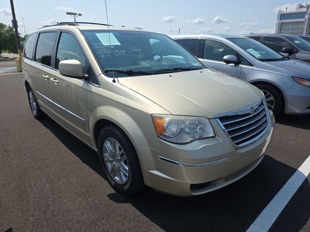 Used 2010 Chrysler Town & Country Touring FWD image 5