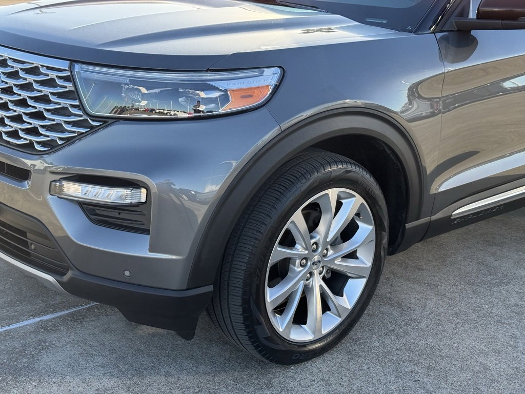 Used 2023 Ford Explorer Platinum w/ Technology Package image 2