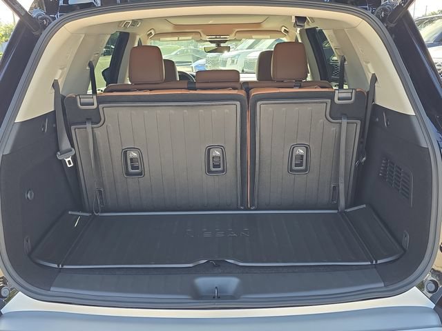 Certified 2025 Nissan Pathfinder Platinum w/ Cargo Package FWD image 10
