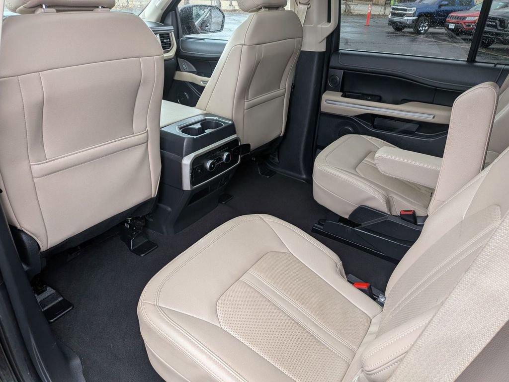 Used 2024 Ford Expedition Limited image 31