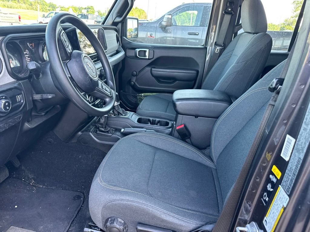 Used 2024 Jeep Gladiator Sport AWD/4WD image 11