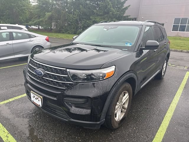 Used 2020 Ford Explorer XLT w/ Comfort Package AWD/4WD image 2