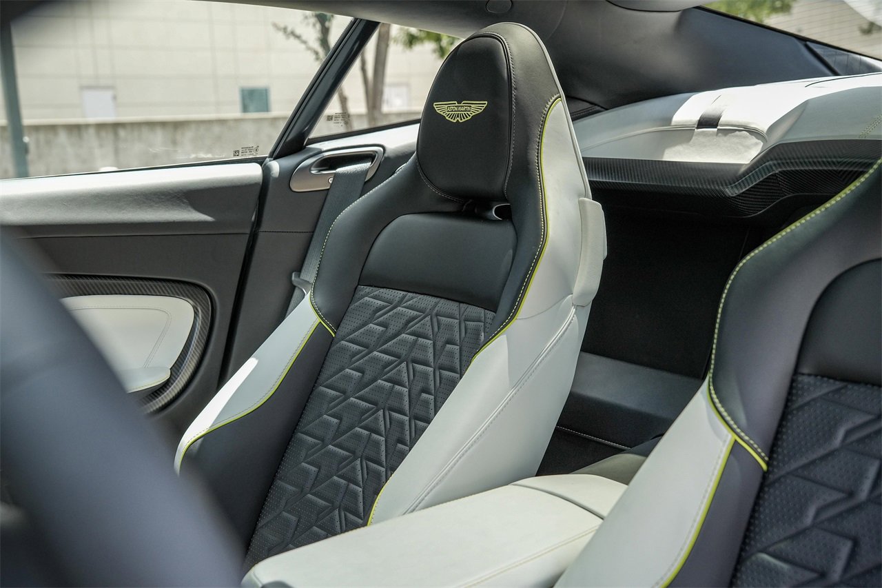 New 2025 Aston Martin Vanquish Coupe image 5