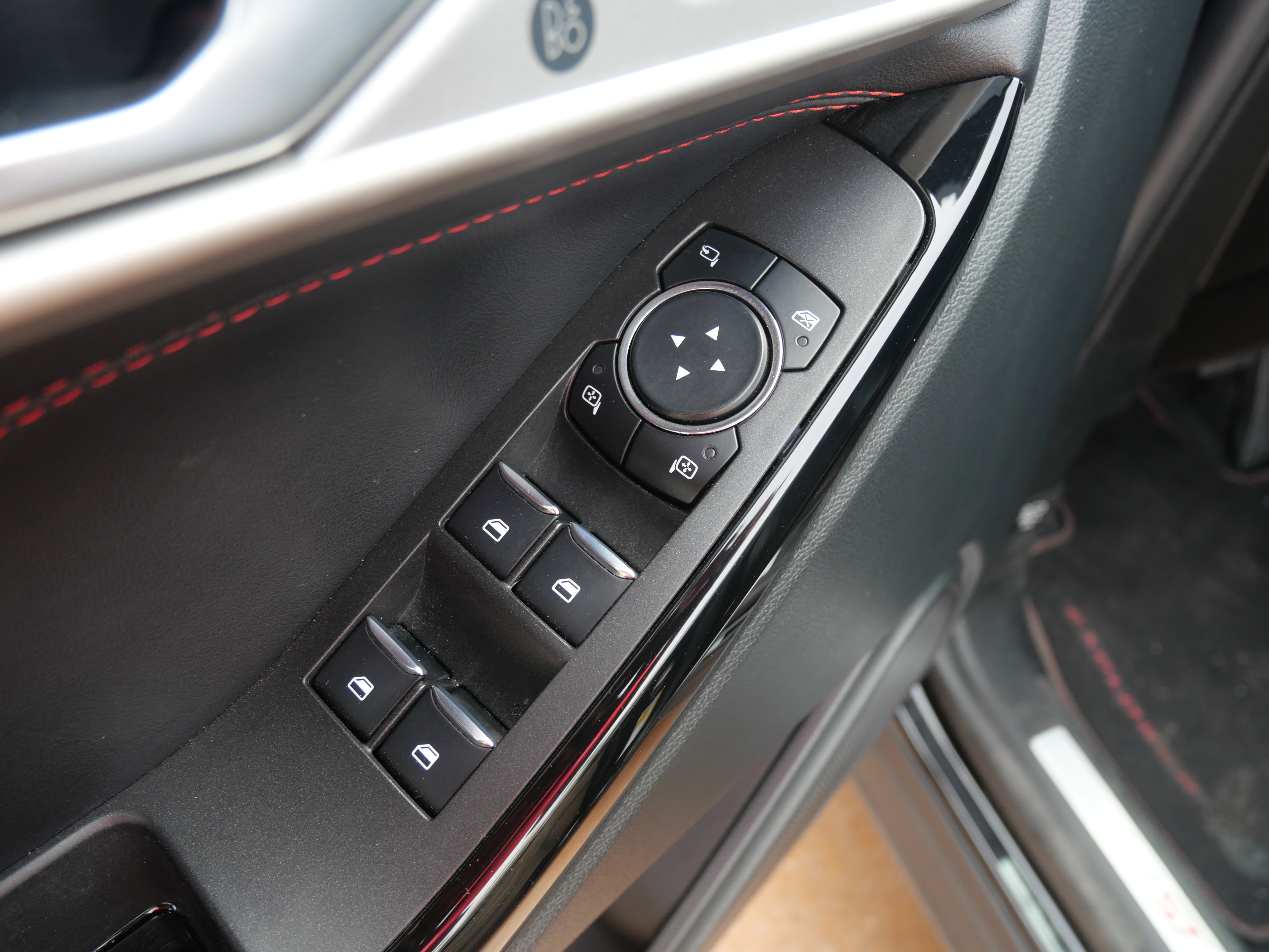 Used 2023 Ford Explorer ST-Line w/ Class IV Trailer Tow Package image 7