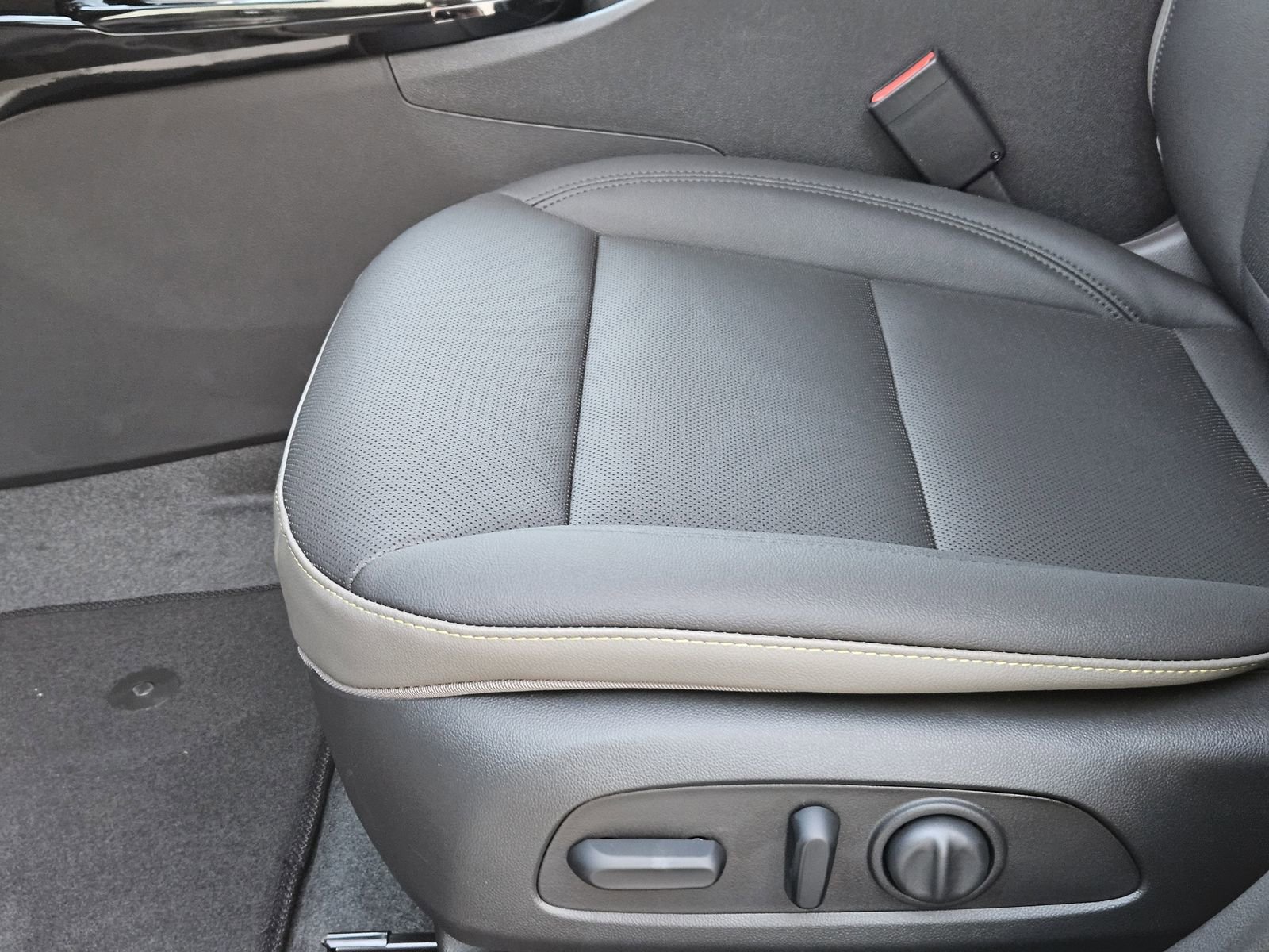 New 2026 Chevrolet Trax ACTIV w/ Sunroof Package image 24