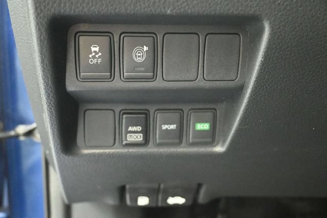 Used 2017 Nissan Rogue SV AWD/4WD image 20