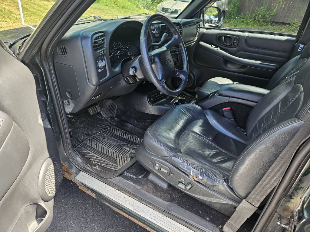 Used 2002 Chevrolet Blazer LS w/ Preferred Equipment Group AWD/4WD image 11
