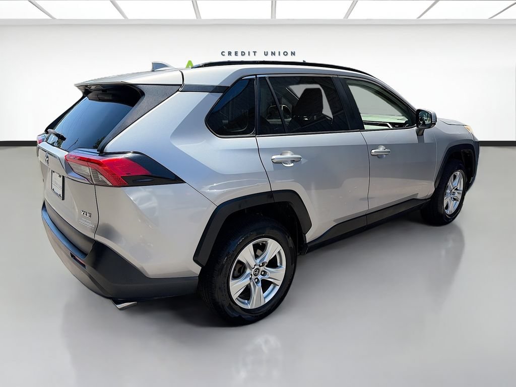Used 2019 Toyota RAV4 XLE FWD image 7