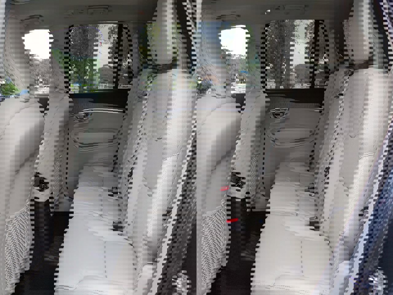 New 2025 Volvo XC90 T8 Plus w/ Protection Package Premier image 12