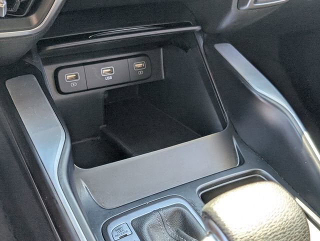 Used 2023 Kia Sorento LX image 28