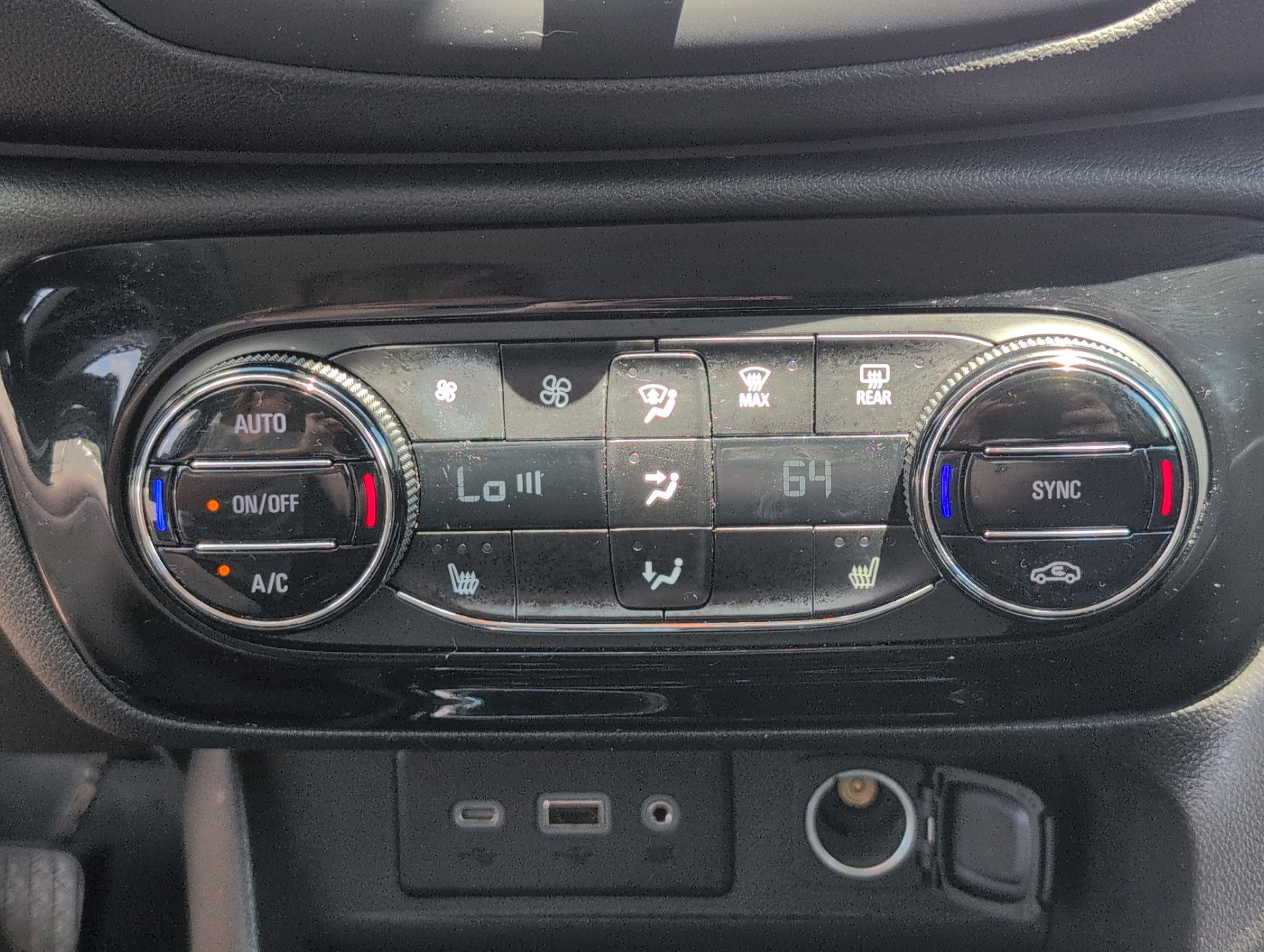 Used 2023 Buick Encore GX Select w/ Sport Touring Package FWD image 20