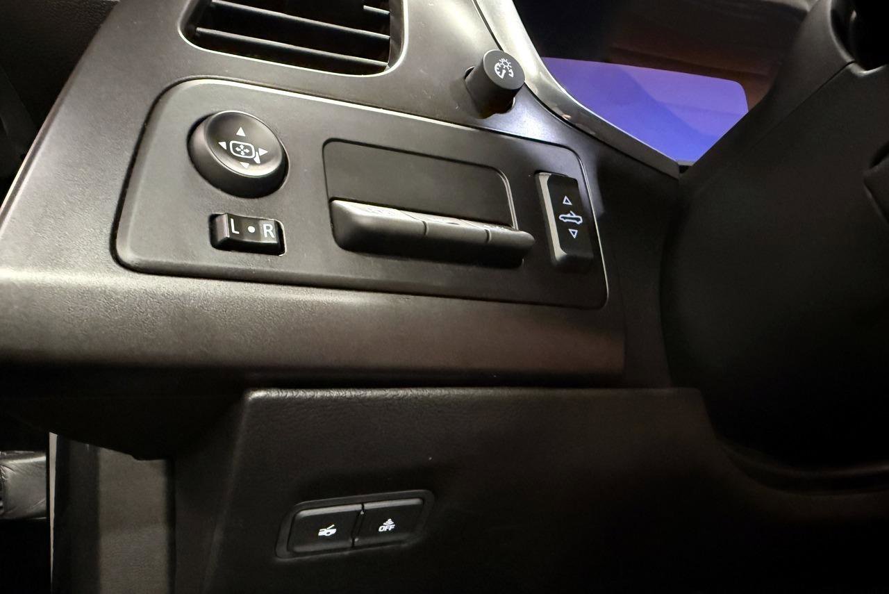 Used 2018 Chevrolet Corvette Stingray Convertible w/ 3LT Preferred Equipment Group image 97