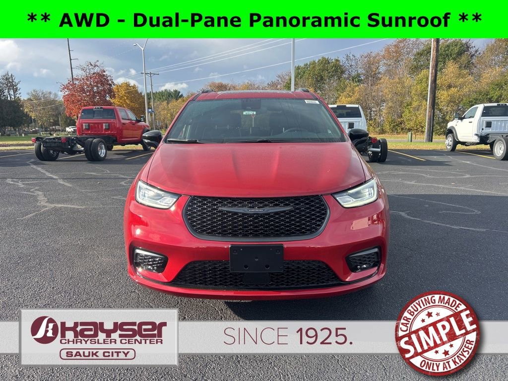 New 2026 Chrysler Pacifica Limited w/ S Appearance Package image 2
