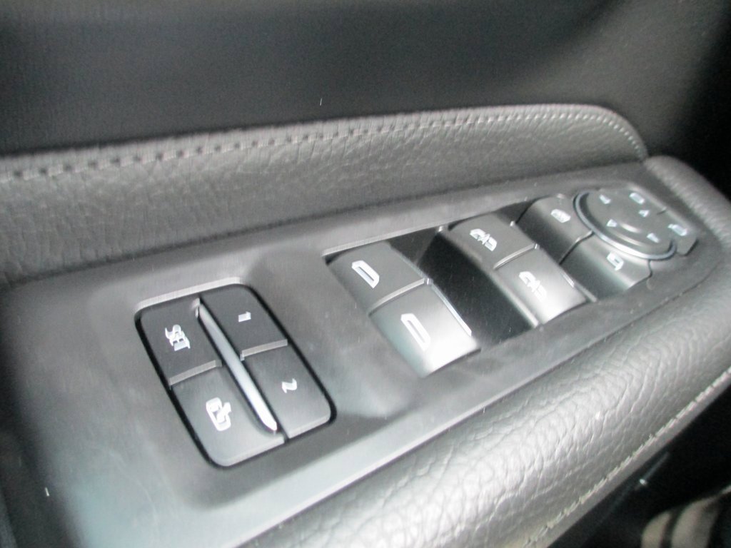 Used 2021 GMC Yukon Denali w/ Denali Premium Package image 30