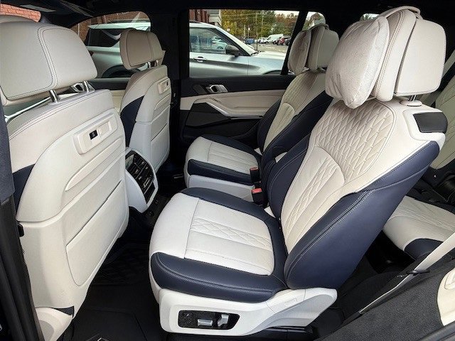 Used 2022 BMW X7 M50i image 16