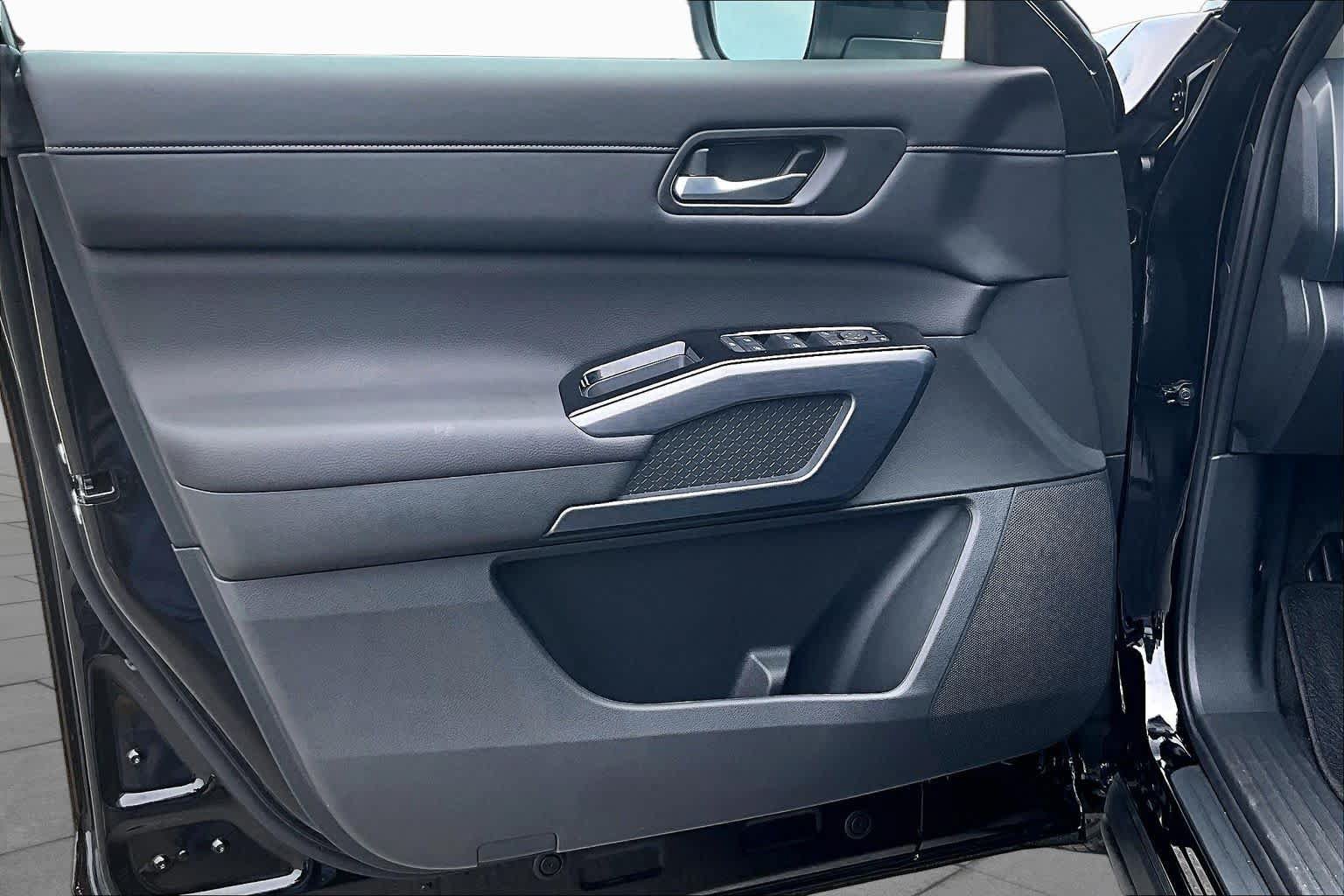 New 2026 Nissan Pathfinder SL FWD image 10