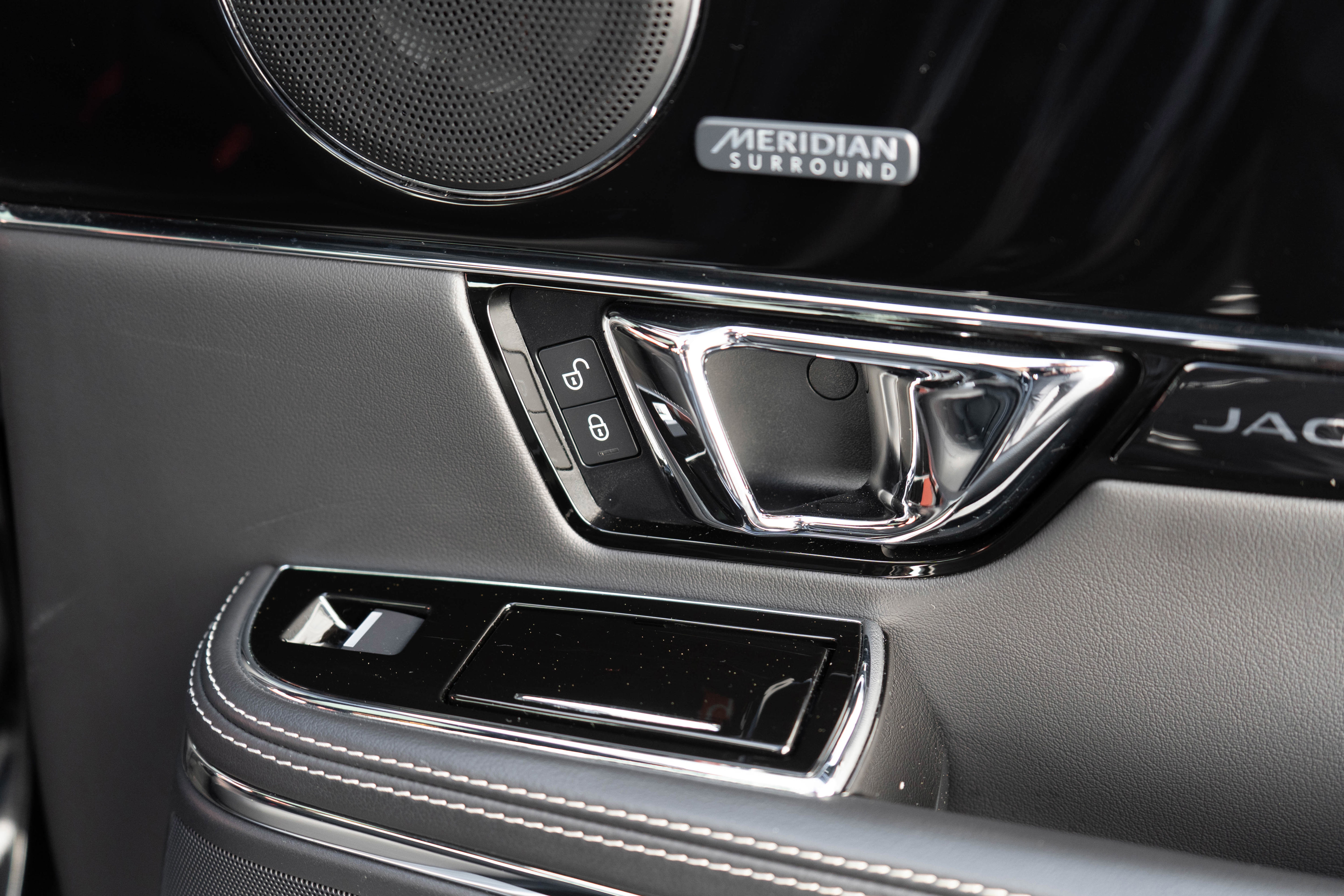 Used 2015 Jaguar XJ image 32