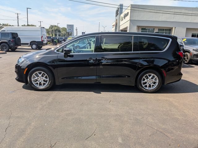 Certified 2024 Chrysler Voyager LX FWD image 6