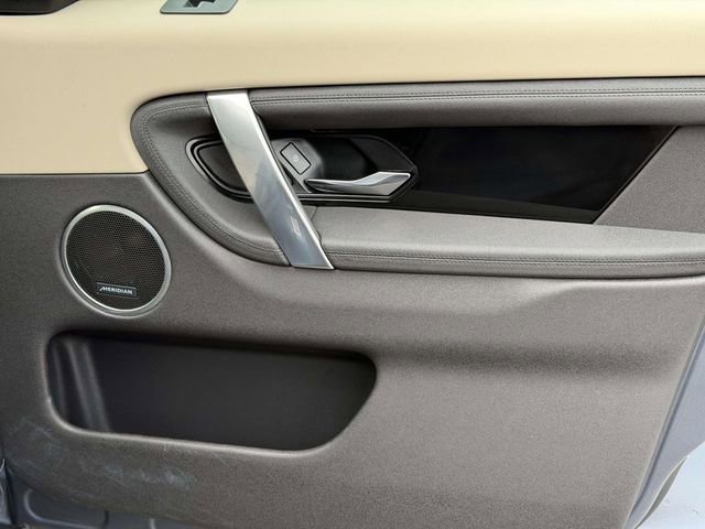 Used 2021 Land Rover Discovery Sport SE image 8