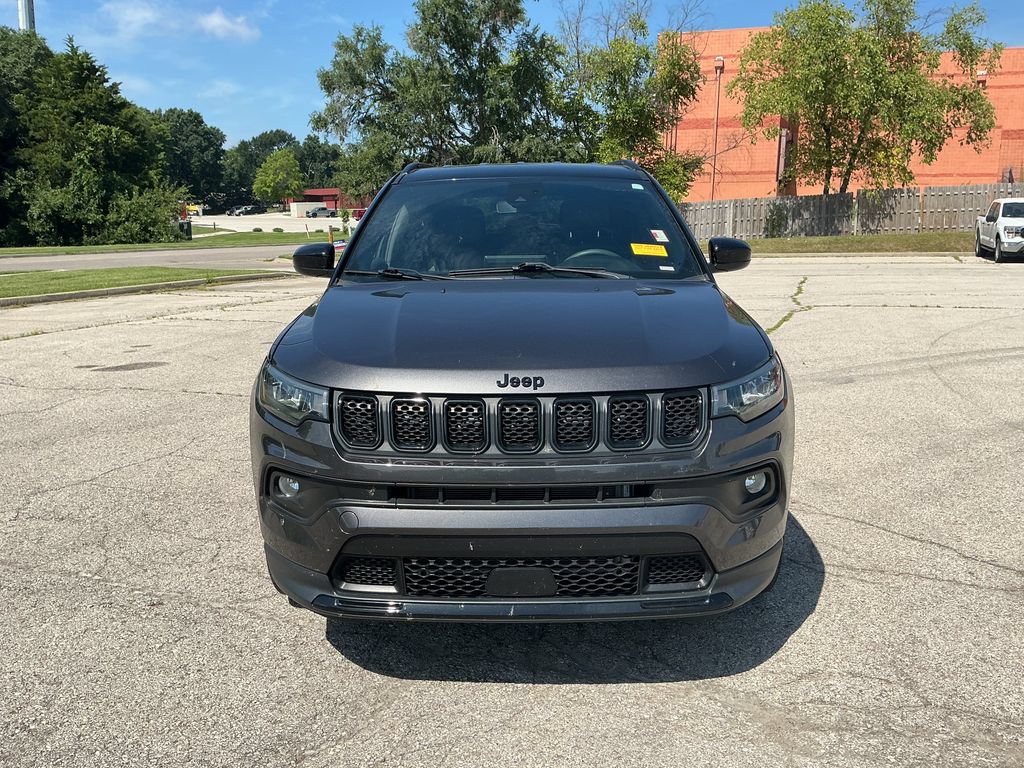 Used 2023 Jeep Compass Latitude AWD/4WD image 2