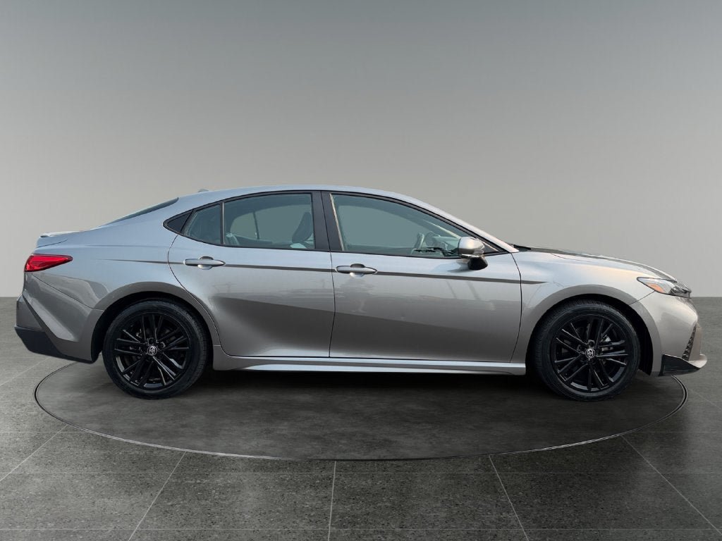 Used 2025 Toyota Camry SE FWD image 11