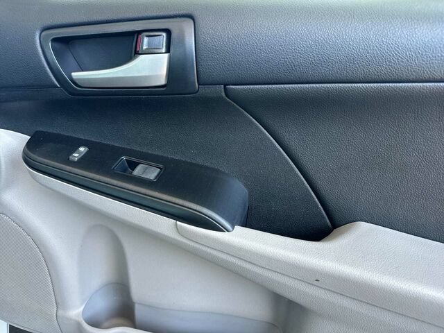 Used 2014 Toyota Camry LE FWD image 18
