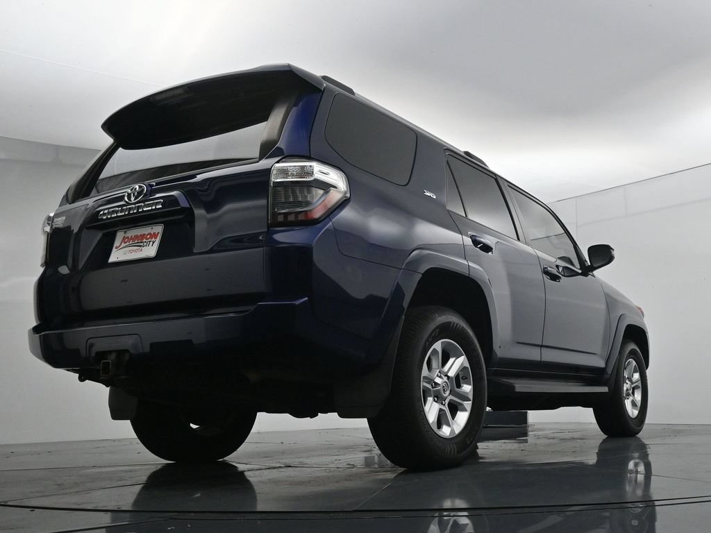 Used 2020 Toyota 4Runner SR5 Premium w/ Moonroof Package AWD/4WD image 37