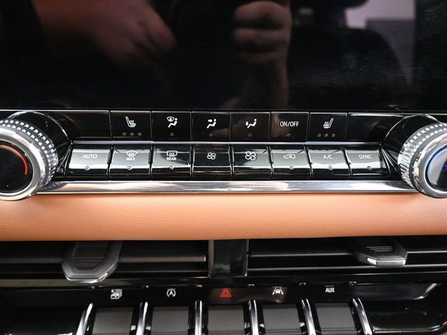 Used 2024 GMC Canyon AT4 w/ Technology Package image 18