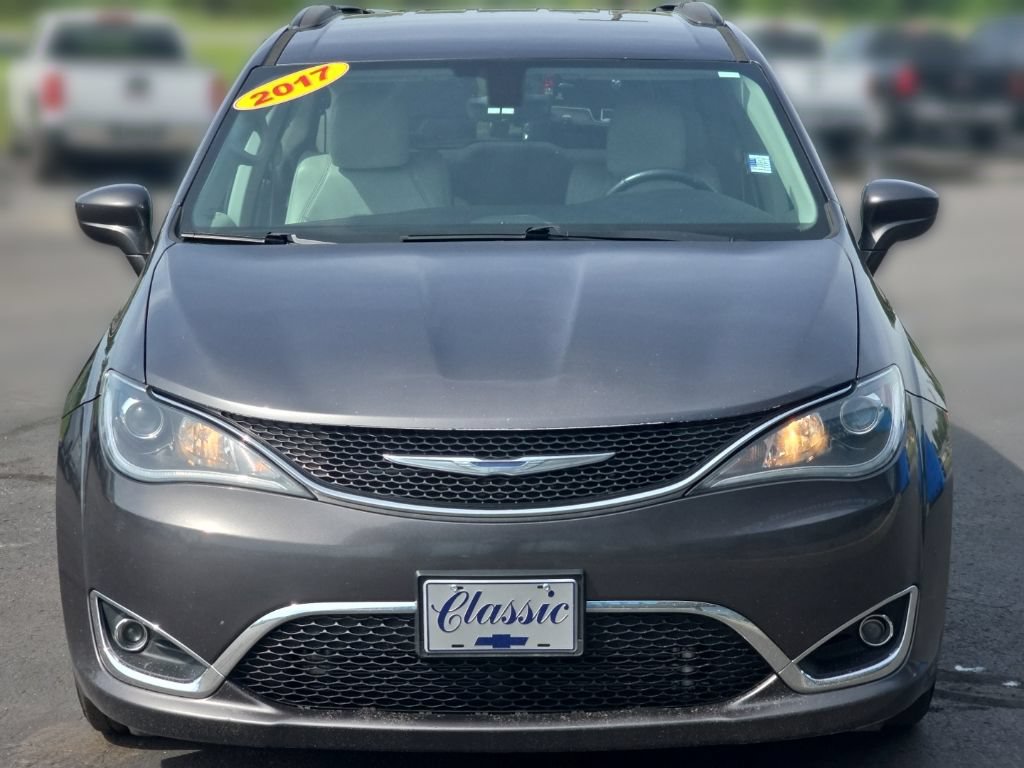 Used 2017 Chrysler Pacifica Touring-L FWD image 12
