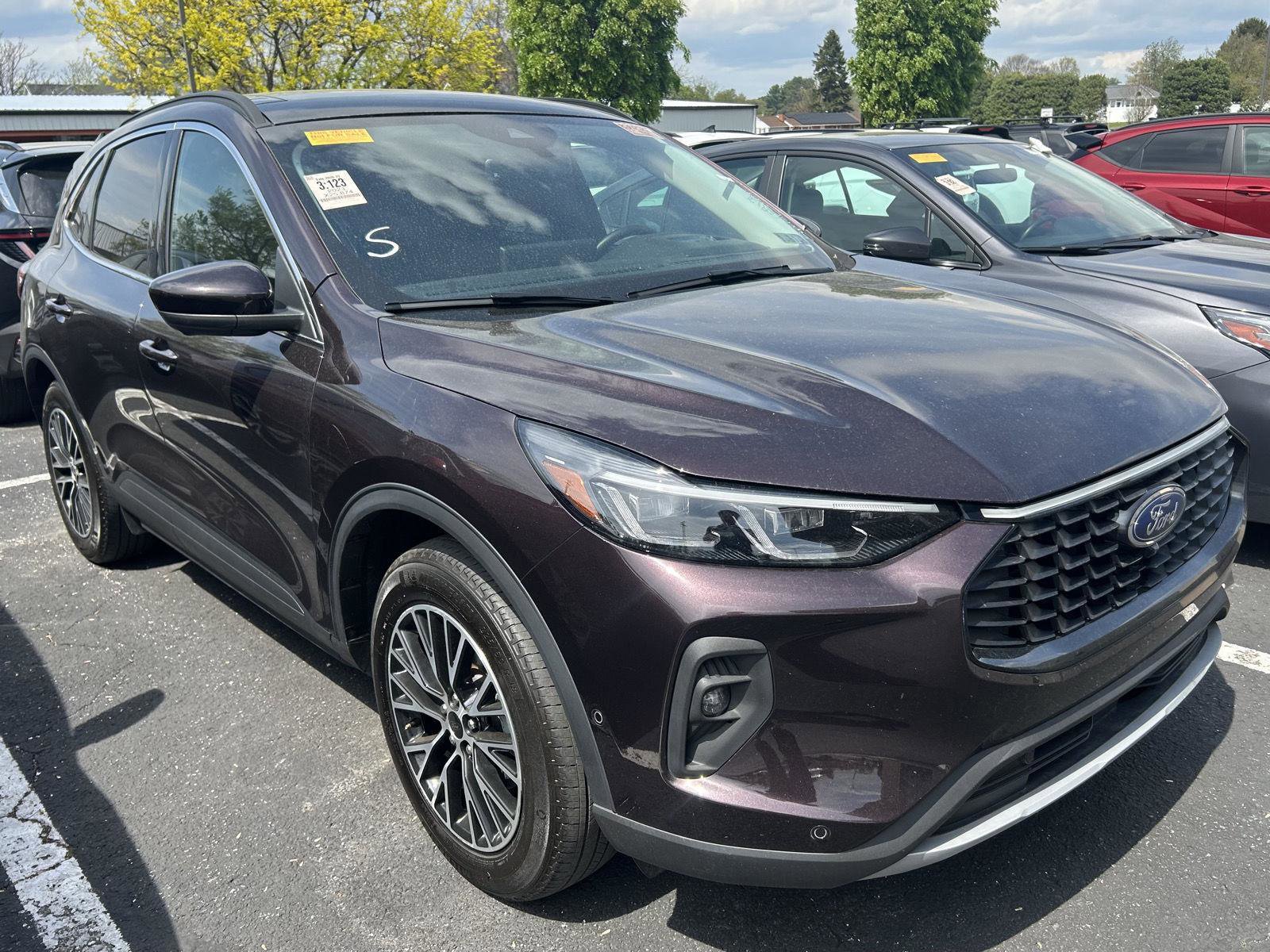 Used 2023 Ford Escape SE w/ PHEV Premium Package image 4