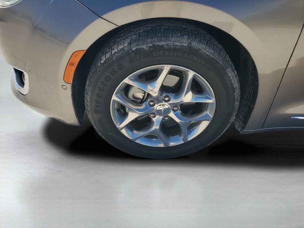 Used 2018 Chrysler Pacifica Limited w/ Advanced Safetytec Group FWD image 27