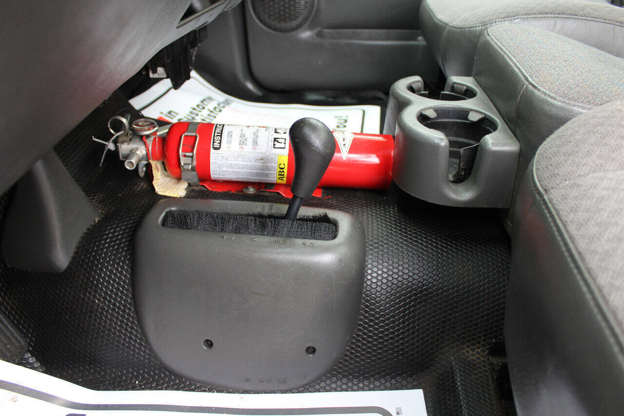 Used 2005 Chevrolet Silverado 3500 4x4 Regular Cab image 17