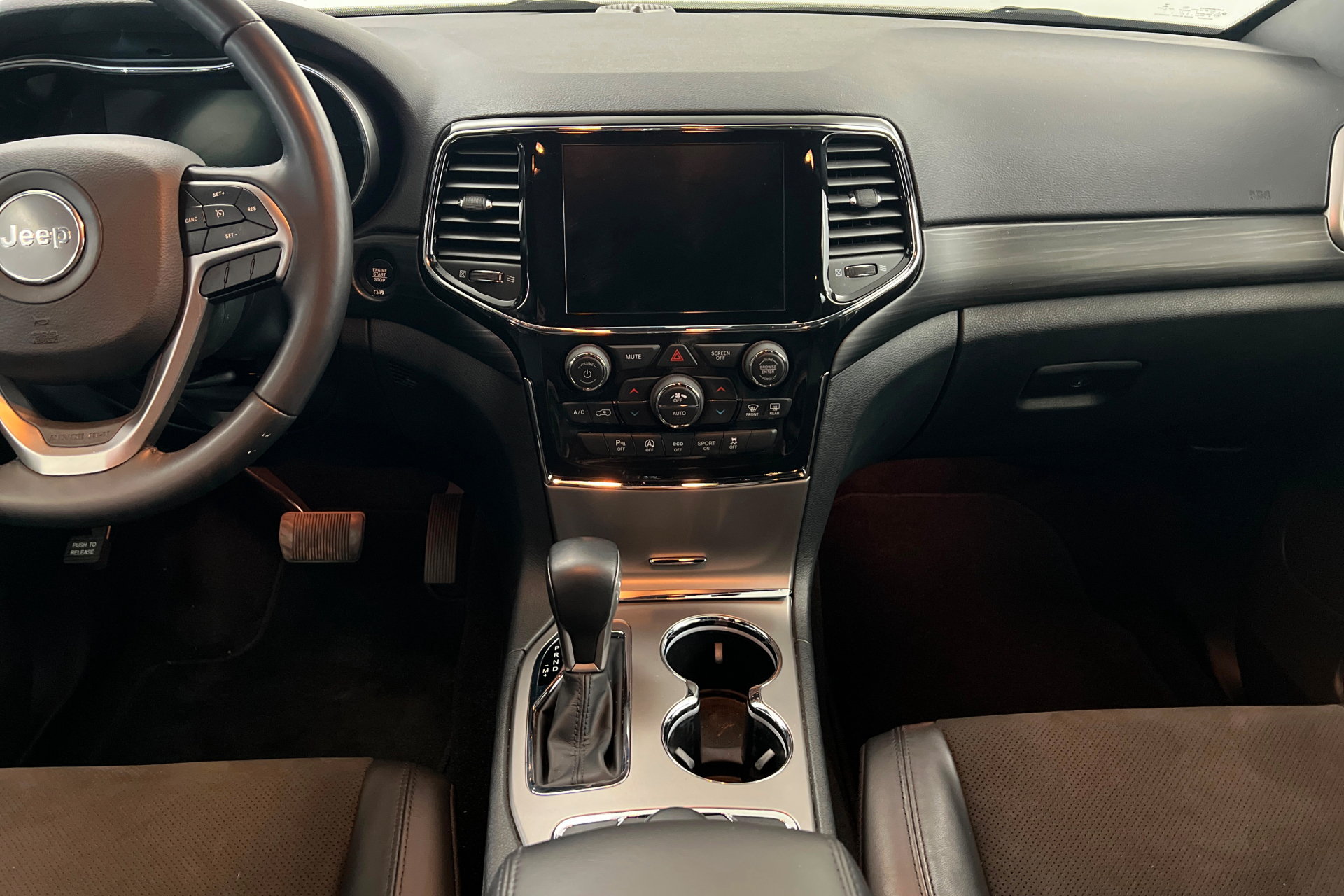 Certified 2022 Jeep Grand Cherokee Laredo X AWD/4WD image 13