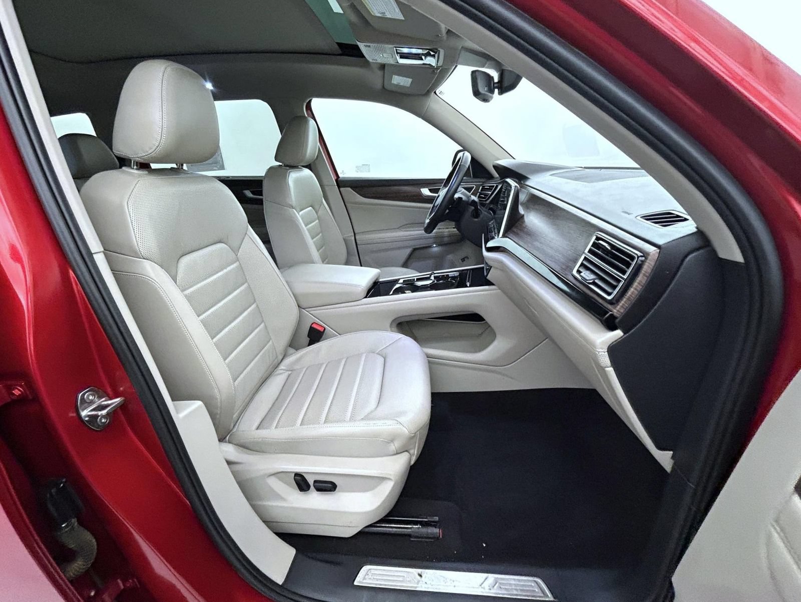 Used 2024 Volkswagen Atlas SEL AWD/4WD image 14