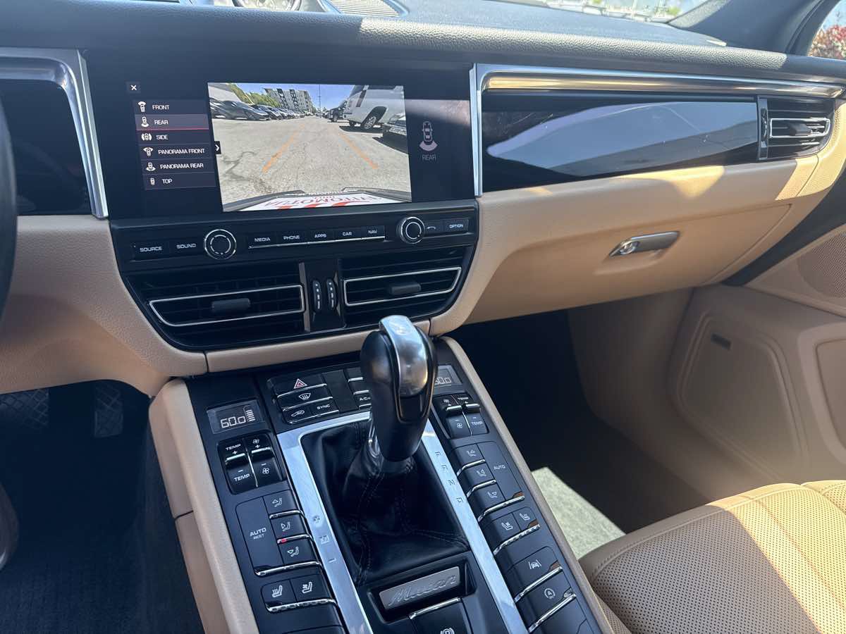Used 2019 Porsche Macan AWD/4WD image 28