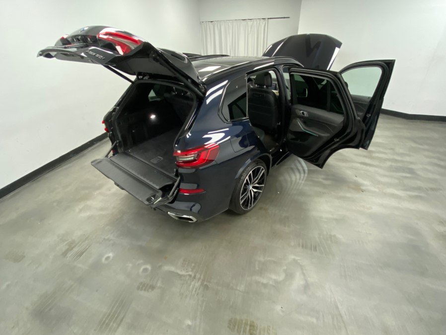Used 2019 BMW X5 xDrive50i w/ M Sport Package AWD/4WD image 53