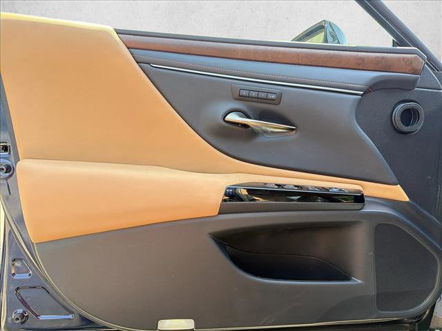 Used 2025 Lexus ES 300h w/ Premium Package FWD image 10