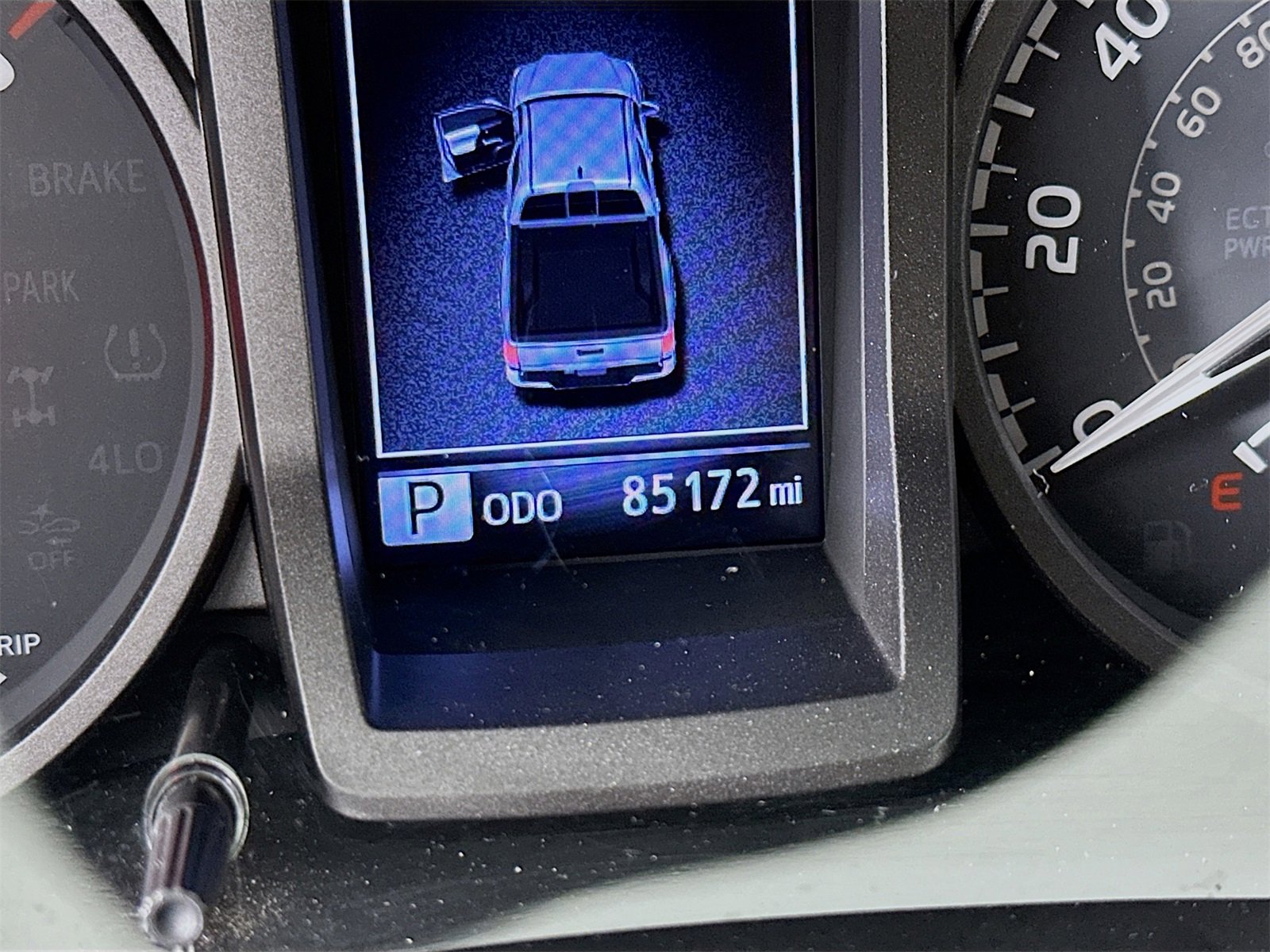 Used 2018 Toyota Tacoma TRD Sport w/ Technology Package image 12