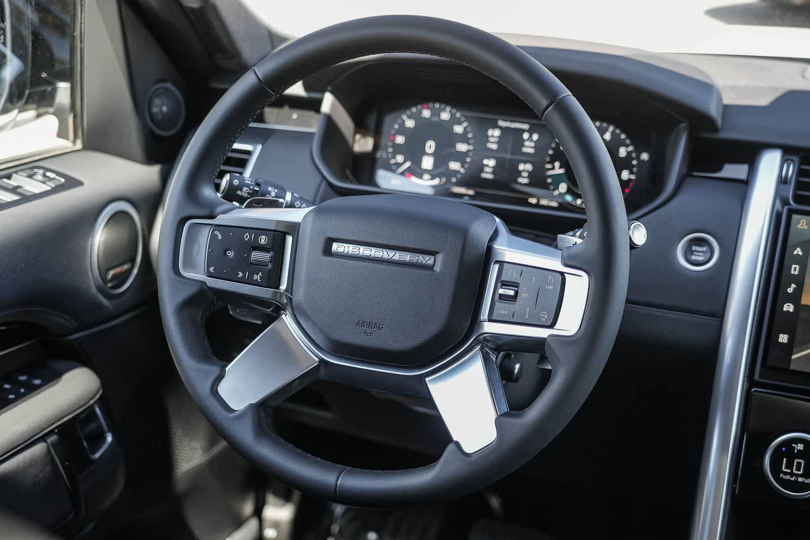 Used 2025 Land Rover Discovery S AWD/4WD image 15
