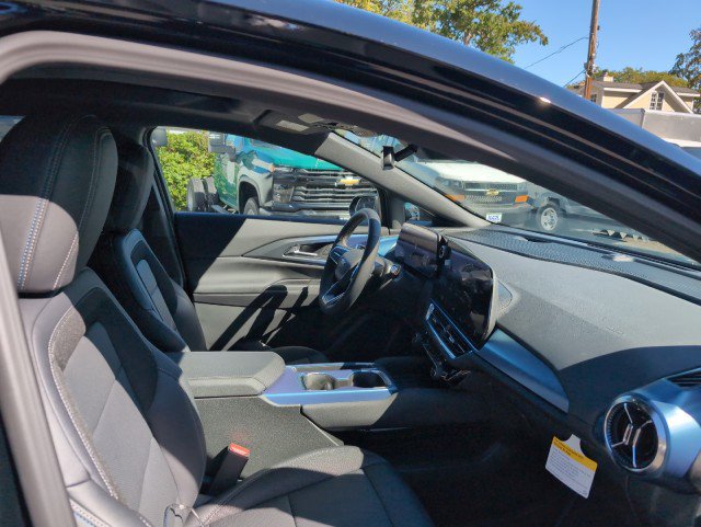 New 2026 Chevrolet Equinox EV LT image 13