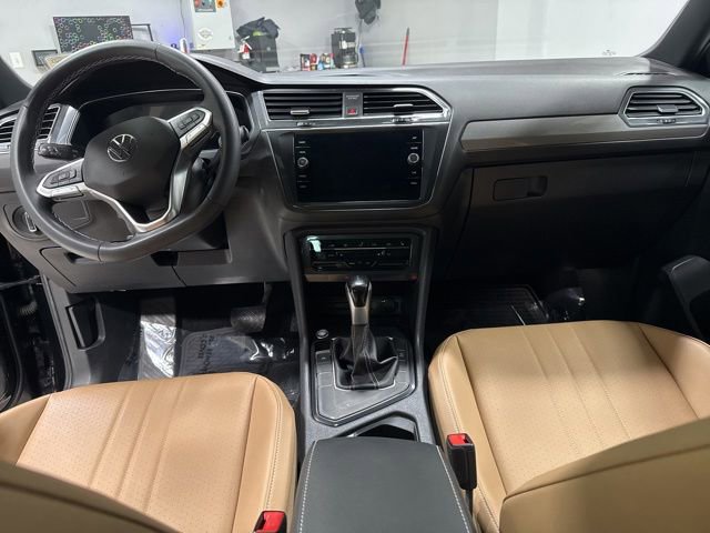 Used 2023 Volkswagen Tiguan SE w/ Panoramic Sunroof Package FWD image 15